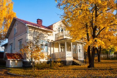 Kouvola, Finlandiya - 15 Ekim 2018: Eski rustik Müzesi ilçe, Kouvola - Kaunisnurmi, Radyo Müzesi güzel sonbahar.