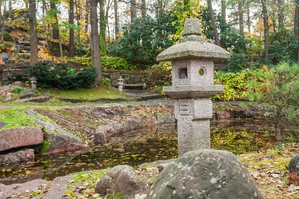Japoński Kamień Latarnie Parku Sapokka Kotka Finlandia — Zdjęcie stockowe