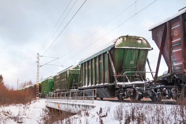 Kouvola, Finlandiya - 26 Aralık 2018: Vagonlar kargo tren kış sabahı itibariyle Finlandiya.