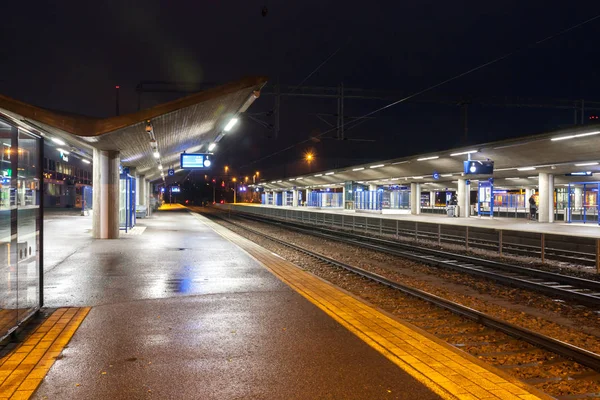 芬兰库沃拉 2018年11月8日 夜间火车站 — 图库照片