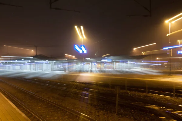 Scena Notturna Astratta Della Stazione Ferroviaria Kouvola Con Effetto Zoom — Foto Stock