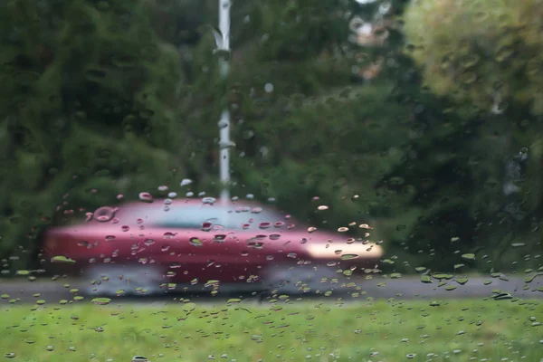 Gotas Lluvia Vidrio Del Coche Centran Las Gotas Lluvia Vista — Foto de Stock