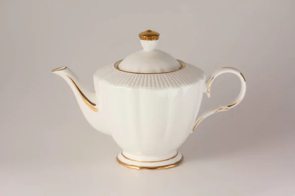 Beyaz Arka Plan Üzerinde Güzel Beyaz Porselen Çaydanlık — Stok fotoğraf