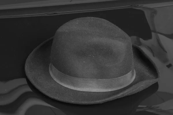 Старая Черная Шляпа Черном Фоне — стоковое фото