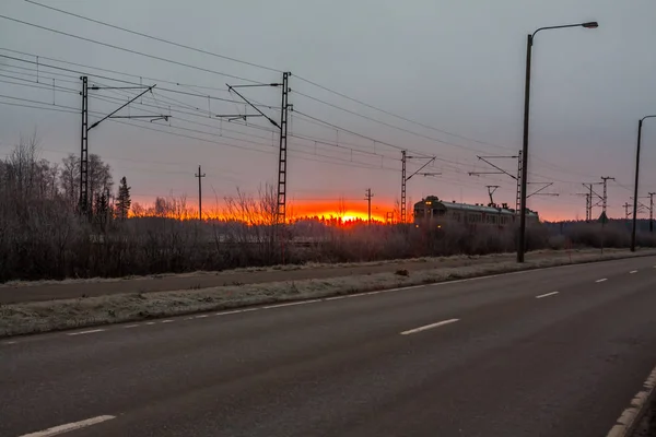 Morgenzug Bei Schönem Sonnenaufgang Finnland — Stockfoto