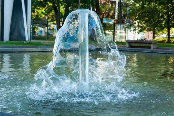 Petite Photo Exposition Une Fontaine Forme Cône Kouvola Finlande Jour — Photo