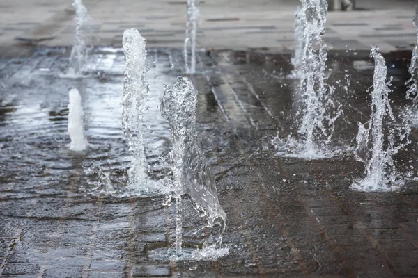 Bir yaz gününde Kouvola, Finlandiya için birkaç küçük çeşmeler kısa pozlama fotoğraf.