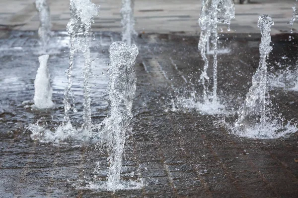 Bir yaz gününde Kouvola, Finlandiya için birkaç küçük çeşmeler kısa pozlama fotoğraf.