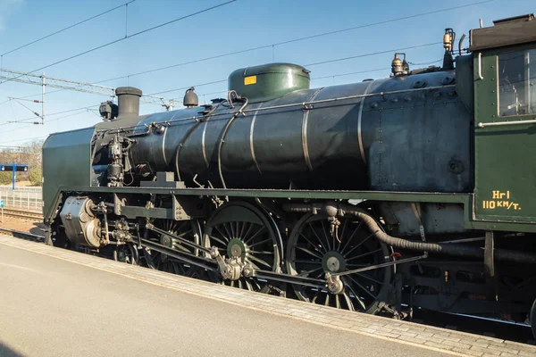 Kouvola, Finland - April 18, 2019: Old steam train Ukko-Pekka on the station at morning. — Stock Photo, Image