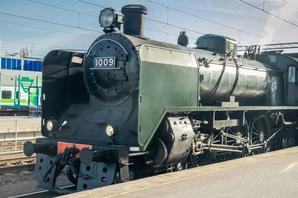 Kouvola, Finland - April 18, 2019: Old steam train Ukko-Pekka on the station at morning. — Stock Photo, Image