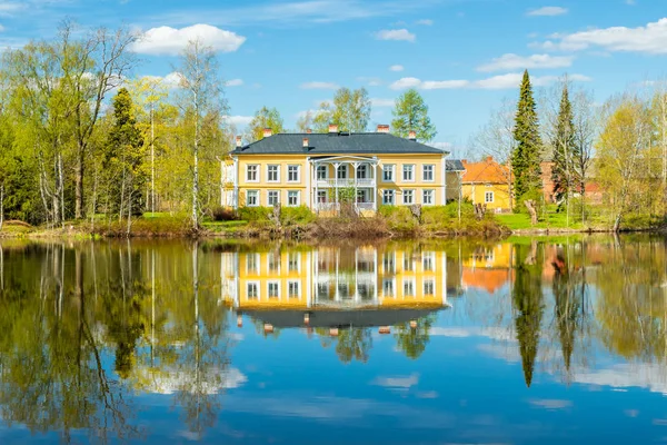 Kouvola, Finland - May 16, 2019: Beautiful wooden Rabbelugn Manor - Takamaan Kartano. Wrede family house was built in 1820 on the river Kymijoki bank. — Stock Photo, Image