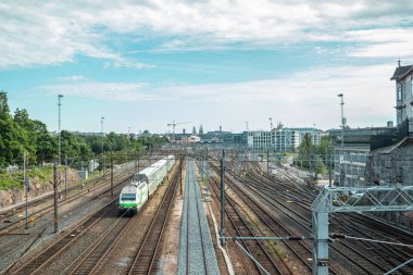 Helsinki,Finlandiya - 12 Haziran 2019: Helsinki tren istasyonu Wiew. Tren istasyondan kalkıyor