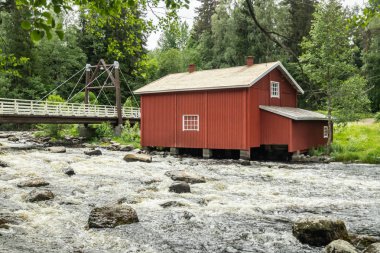 Jokelanjoki nehri üzerindeki eski değirmen, baraj ve eşik, Kouvola, Finlandiya
