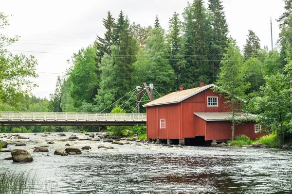 Gammal kvarn, fördämning och tröskel vid Jokelanjoki, Kouvola, Finland — Stockfoto