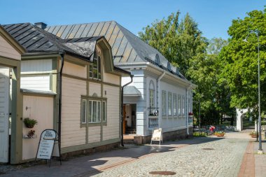 Rauma, Finlandiya - 27 Haziran 2019: Unesco Dünya Mirası listesinde yer alan Eski Rauma, İskandinav ülkelerinin en büyük birleşik ahşap şehridir.