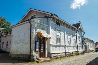 Rauma, Finlandiya - 27 Haziran 2019: Unesco Dünya Mirası listesinde yer alan Eski Rauma, İskandinav ülkelerinin en büyük birleşik ahşap şehridir.