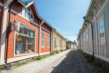 Rauma, Finlandiya - 27 Haziran 2019: Unesco Dünya Mirası listesinde yer alan Eski Rauma, İskandinav ülkelerinin en büyük birleşik ahşap şehridir.