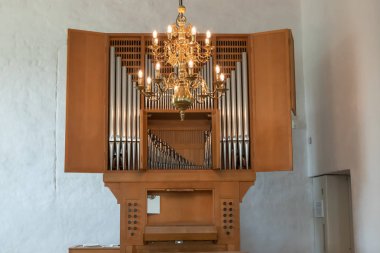 Turku, Finlandiya - 29 Haziran 2019: Eski ortaçağ kalesinde kilise organı.
