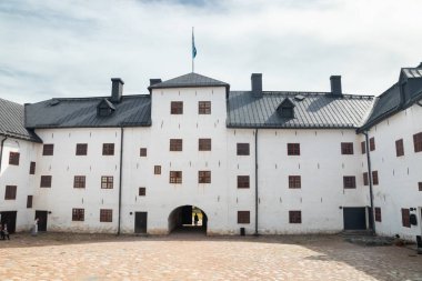 Turku, Finlandiya - 29 Haziran 2019: Eski ortaçağ kalesi.