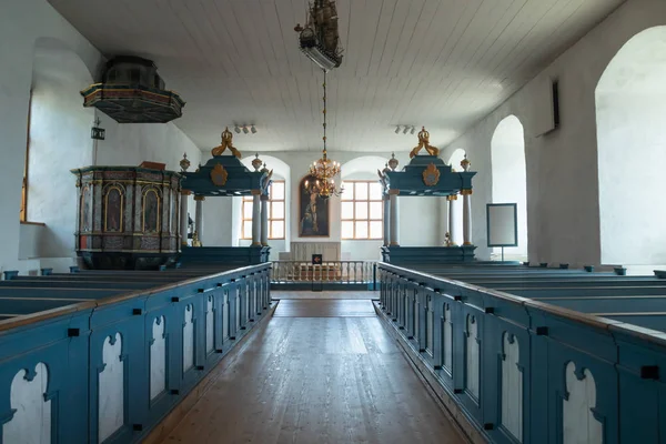 Turku, Finlandiya - 29 Haziran 2019: Eski ortaçağ kalesindeki kilise.