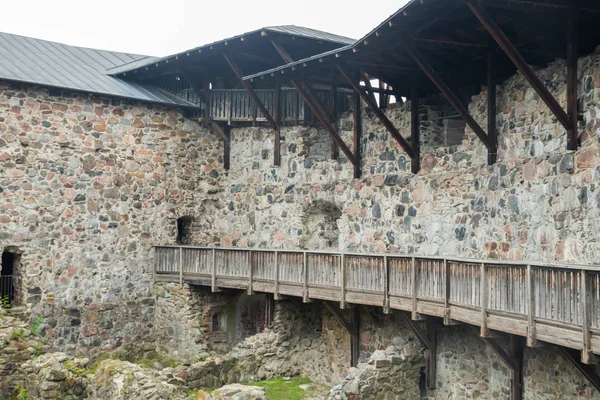 Medieval Raseborg castelo pátio em uma rocha na Finlândia no verão — Fotografia de Stock