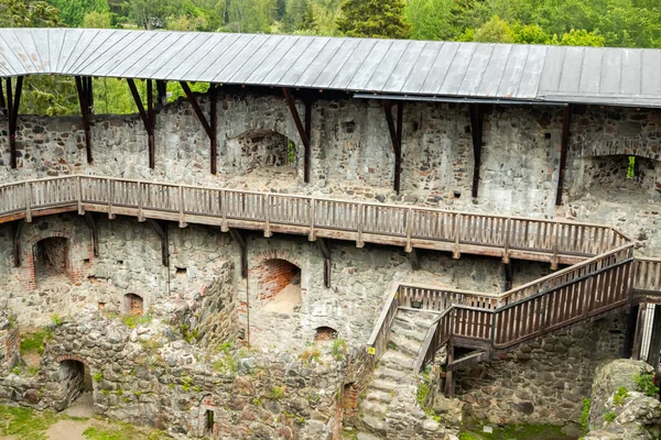 Medieval Raseborg castelo pátio em uma rocha na Finlândia no verão — Fotografia de Stock