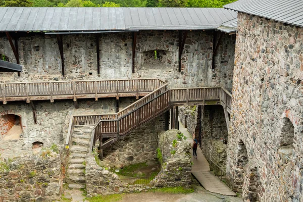 Medieval Raseborg castelo pátio em uma rocha na Finlândia no verão — Fotografia de Stock