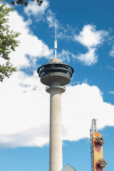 フィンランド・タンペレ市の青空を背景にしたナシンヌーラ展望台 — ストック写真