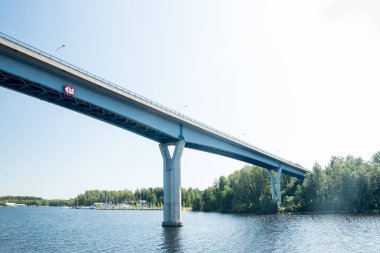 Lappeenranta Luukkaansalmi köprü, Finlandiya. Saimaa Gölü'nden manzara.