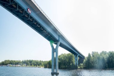 Lappeenranta Luukkaansalmi köprü, Finlandiya. Saimaa Gölü'nden manzara.