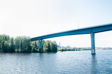 Lappeenranta Luukkaansalmi köprü, Finlandiya. Saimaa Gölü'nden manzara.