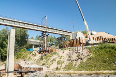 Lappeenranta, Finlandiya - 7 Ağustos 2019: Yaz aylarında Saimaa Kanalı'nda köprü inşası, Lappeenranta, Finlandiya.