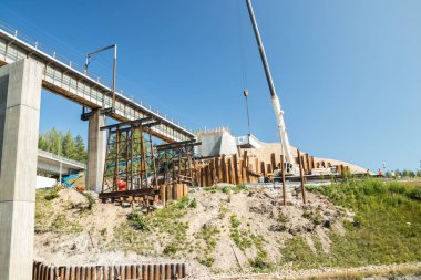 Lappeenranta, Finlandiya - 7 Ağustos 2019: Yaz aylarında Saimaa Kanalı'nda köprü inşası, Lappeenranta, Finlandiya.
