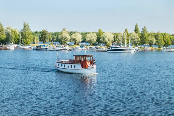 Lappeenranta, Finlandia - 7 de agosto de 2019: Puerto de Lappeenranta con yates y barcos en un día soleado de verano — Foto de Stock