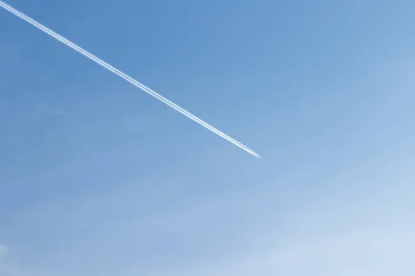 White plane flying high in blue sky — Stock Photo, Image