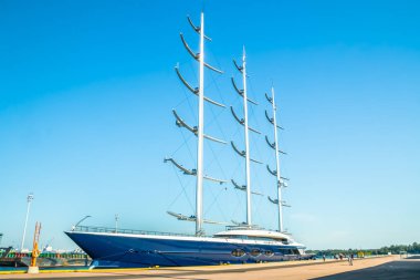 Kotka, Finlandiya - 28 Ağustos 2019: Süper lüks yat Black Pearl Kotka limanında demirledi