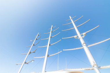 Kotka, Finlandiya - 28 Ağustos 2019: Kotka limanında süper lüks yat Siyah İnci direkleri