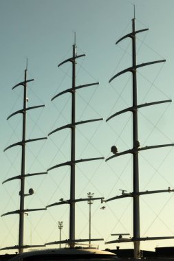 Kotka, Finlandiya - 28 Ağustos 2019: Kotka limanında süper lüks yat Siyah İnci direkleri