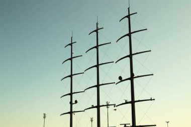 Kotka, Finlandiya - 28 Ağustos 2019: Kotka limanında süper lüks yat Siyah İnci direkleri