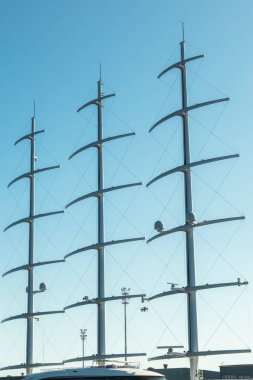 Kotka, Finlandiya - 28 Ağustos 2019: Kotka limanında süper lüks yat Siyah İnci direkleri