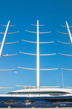 Kotka, Finlandiya - 28 Ağustos 2019: Süper lüks yat Black Pearl Kotka limanında demirledi