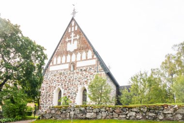 Hollola, Finlandiya - 9 Eylül 2019: Hollola, Finlandiya'daki St. Mary'nin eski ortaçağ taş kilisesi