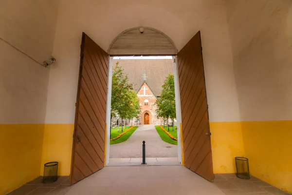 Hollola, Finlande - 9 septembre 2019 : Ancienne église médiévale en pierre de Sainte-Marie à Hollola, Finlande — Photo