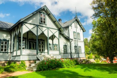 Kouvola, Finlandiya - 2 Eylül 2019: Finlandiya'nın Kouvola şehrinde Verla'da ikamet eden tesis sahipleri, iyi korunmuş bir 19..