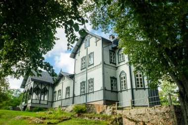 Kouvola, Finlandiya - 2 Eylül 2019: Finlandiya'nın Kouvola şehrinde Verla'da ikamet eden tesis sahipleri, iyi korunmuş bir 19..