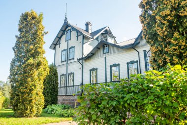 Kouvola, Finlandiya - 2 Eylül 2019: Finlandiya'nın Kouvola şehrinde Verla'da ikamet eden tesis sahipleri, iyi korunmuş bir 19..