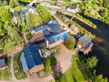 Kouvola, Finlandiya - 2 Eylül 2019: Verla Mill müzesi Groundwood ve Board Mill'in Jaala'daki havadan fotoğrafı, iyi korunmuş 19..