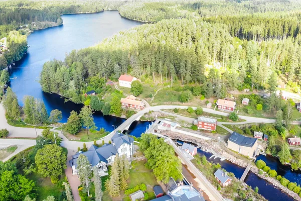 Kouvola, Finlândia - 2 de setembro de 2019: Fotografia aérea de proprietários de residência em Verla em Jaala, Kouvola, Finlândia, é uma vila bem preservada do século XIX e Patrimônio Mundial da UNESCO . — Fotografia de Stock