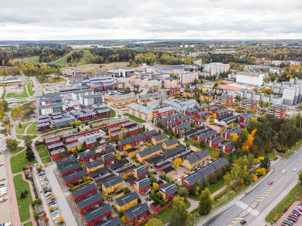 Luchtfoto van Porvoo, Finland. Prachtige stad herfst landschap met kleurrijke gebouwen. — Stockfoto