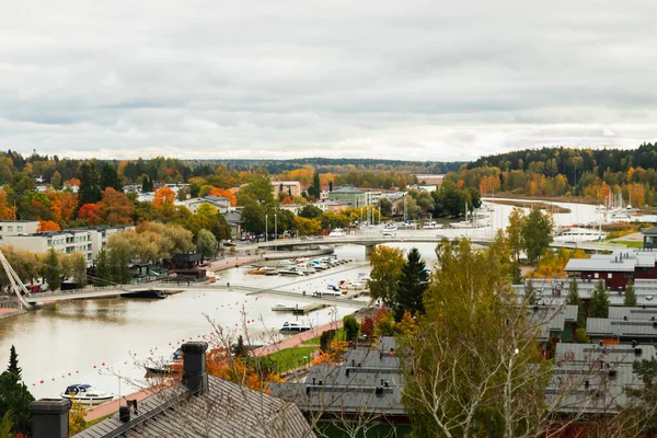 Porvoo, Finland - 2 October 2019: View of Porvoo, Finland. Beautiful city autumn landscape with colorful buildings. — Stockfoto